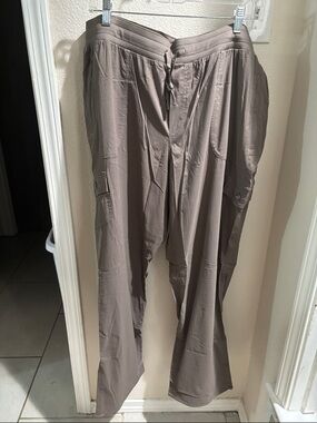 L.L. Bean Toasted Almond Women’s Cargo Drawcord UPF Pants 2X NWT